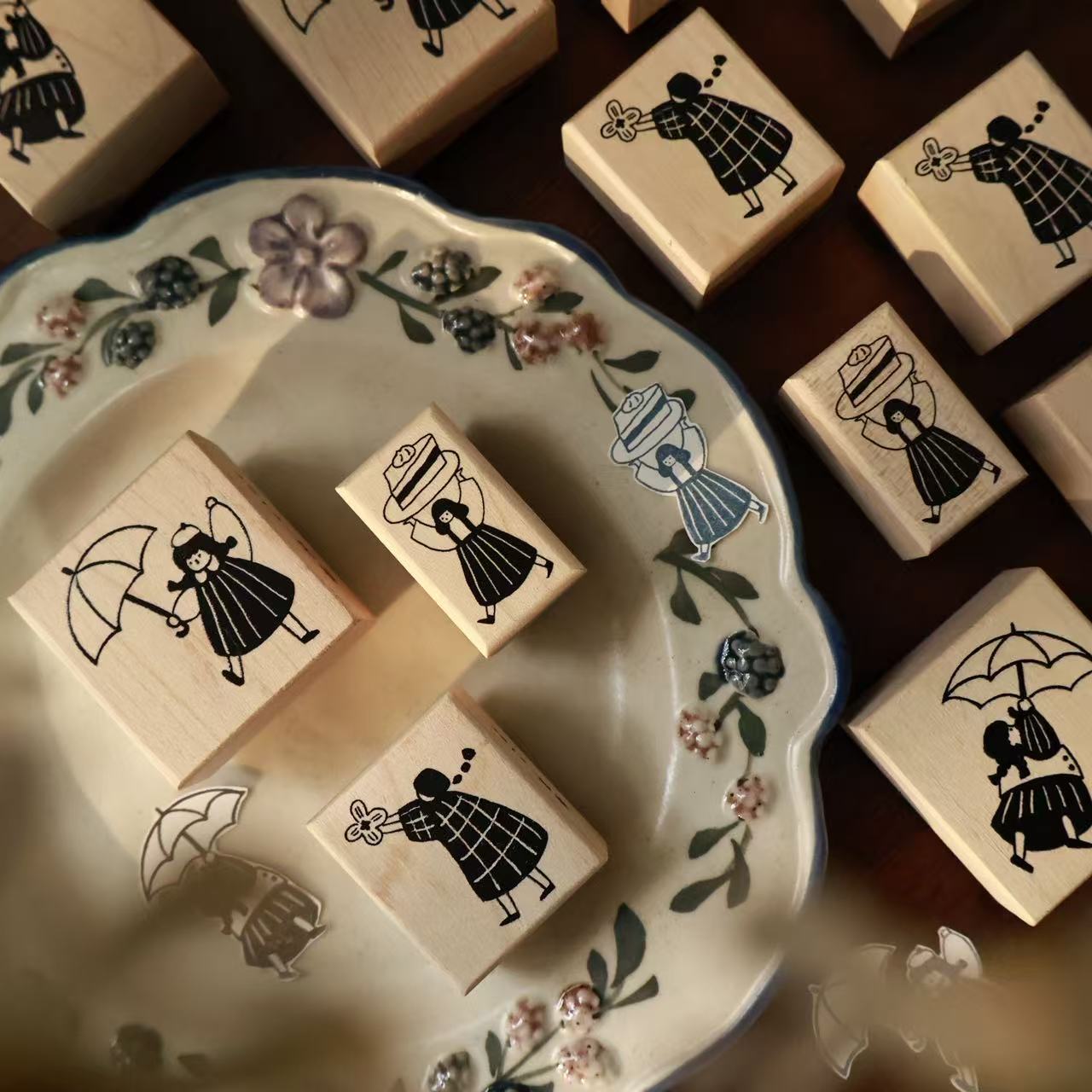 YiEr Studio Vintage Lovely Cak - Vintage Collectible Stamps 评论和价格